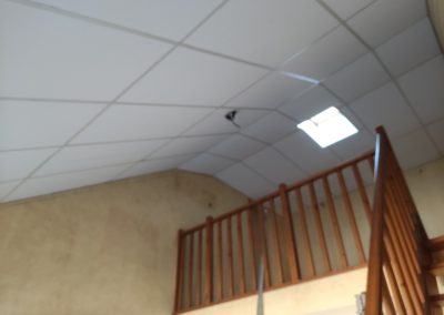 Pose de plafond en dalles à Codognan dans le Gard