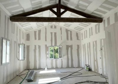 Rénovation placoplâtre et isolation dans un corps de ferme à Saint-Gilles (Gard)